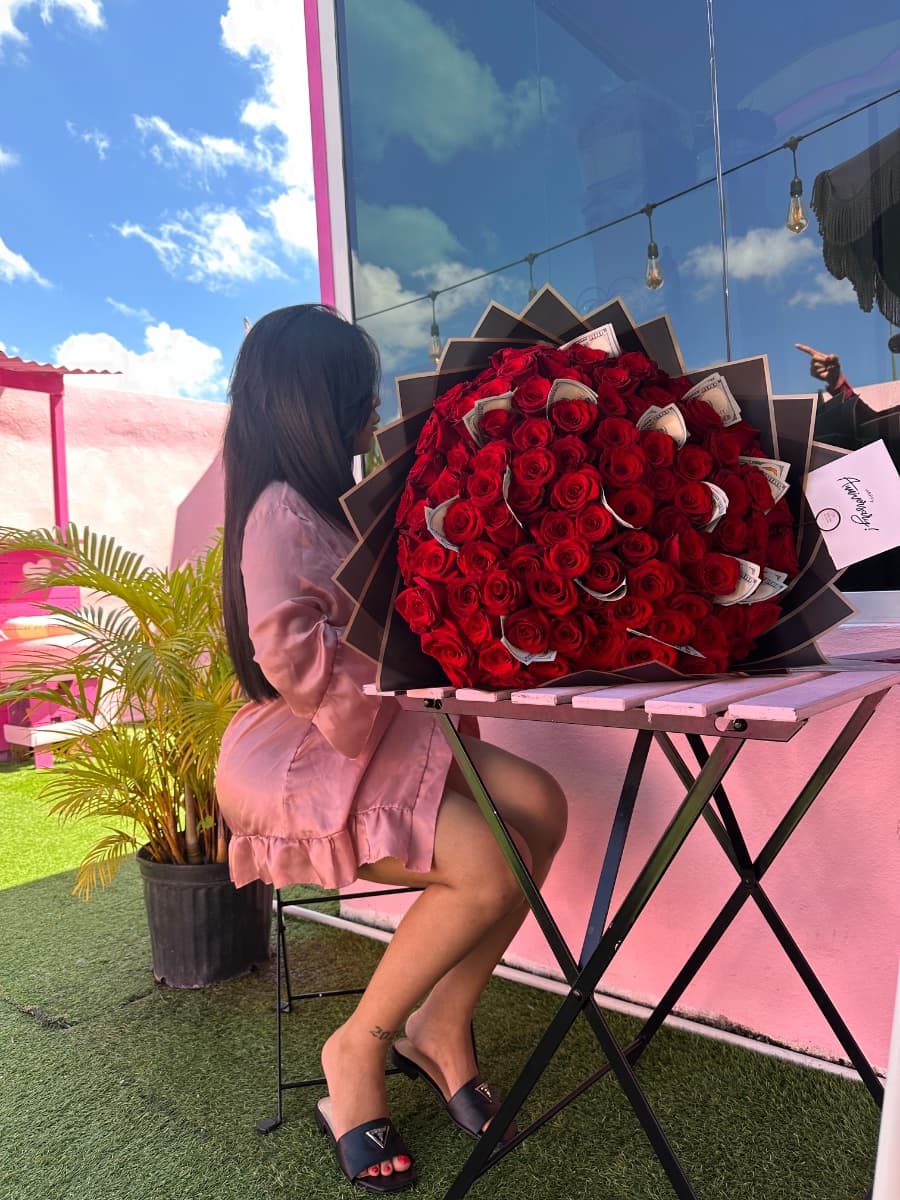 Ramo 100 Rosas — Lluvia de Ideas Party